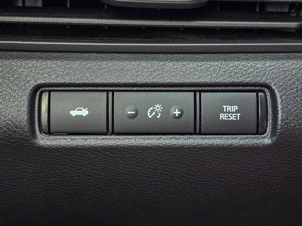 Used 2025 Nissan Altima 2.5 SV FWD image 30