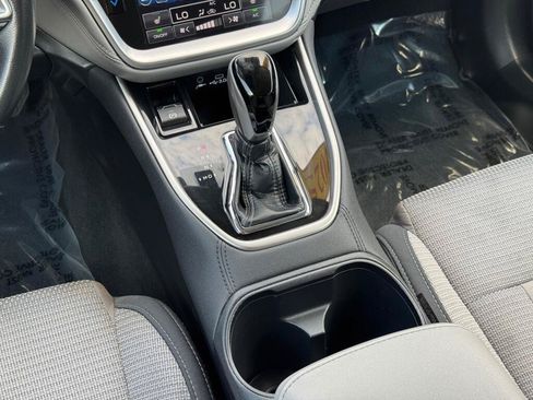 Used 2025 Subaru Outback Premium AWD/4WD image 11