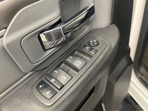Used 2022 RAM 1500 Classic SLT w/ Electronics Convenience Group AWD/4WD image 16