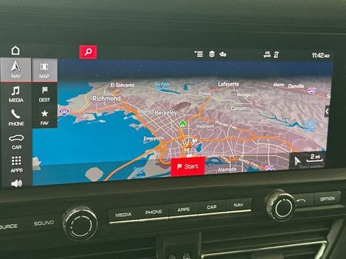 Used 2020 Porsche Macan S image 23