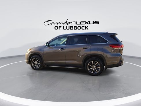 Used 2019 Toyota Highlander XLE image 6