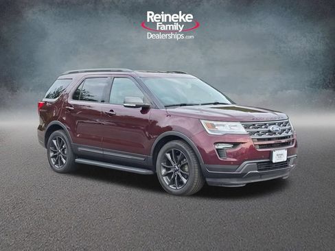 Used 2018 Ford Explorer XLT w/ Equipment Group 202A AWD/4WD image 3