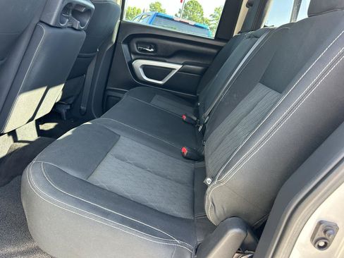 Used 2018 Nissan Titan SV RWD image 13