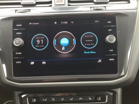 Used 2020 Volkswagen Tiguan SEL AWD/4WD image 29