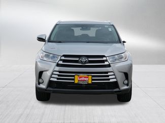 Used 2017 Toyota Highlander XLE w/ Carpet Mat Package AWD/4WD video 2