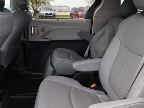 Used 2023 Toyota Sienna Limited AWD/4WD image 18