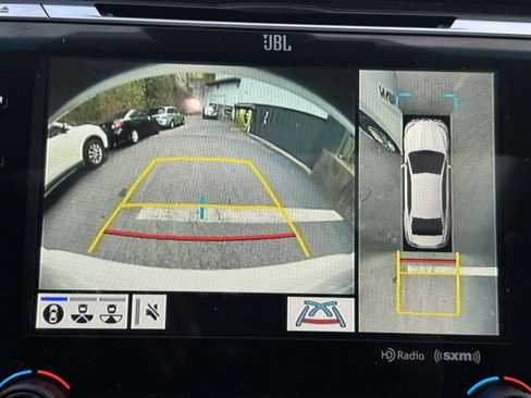 Used 2018 Toyota Camry XLE image 28