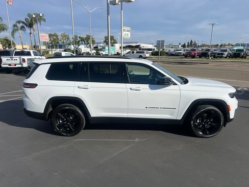 Used 2023 Jeep Grand Cherokee L Laredo AWD/4WD image 15
