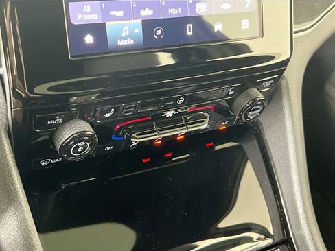 Used 2022 Jeep Grand Cherokee Altitude image 15