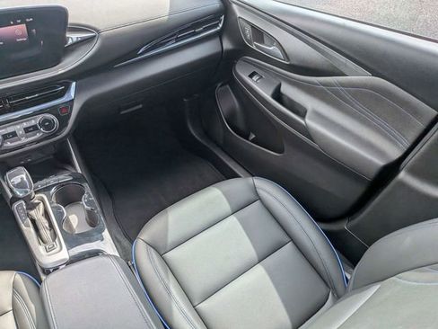 Used 2025 Buick Envista Sport Touring w/ Convenience I Package FWD image 18
