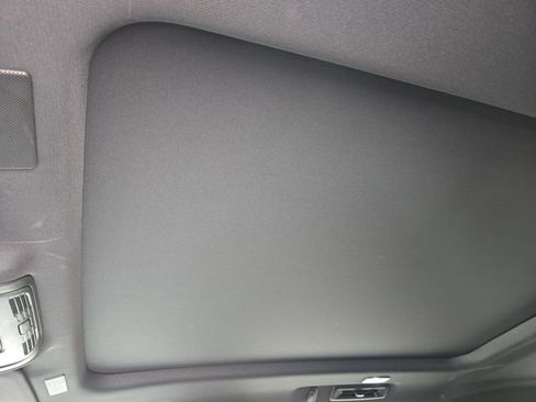 Used 2025 Chevrolet Suburban Premier image 24