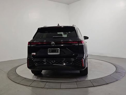 New 2026 Volkswagen Tiguan SE R-Line FWD image 4