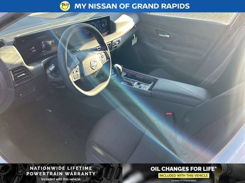 New 2026 Nissan Sentra SR w/ Floor Mat Package FWD image 12