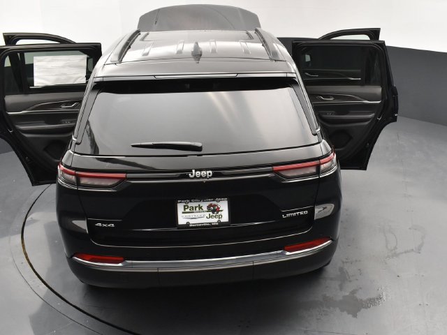 Used 2025 Jeep Grand Cherokee Limited w/ Trailer Tow Package AWD/4WD image 28