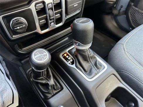 Certified 2024 Jeep Gladiator Nighthawk image 33