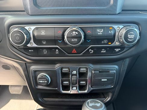 Used 2021 Jeep Wrangler Unlimited Sport image 20