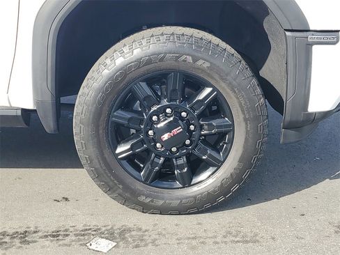 Used 2024 GMC Sierra 2500 AT4 w/ AT4 Premium Plus Package image 5