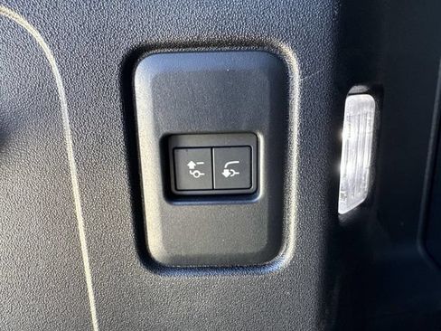 Used 2023 Land Rover Defender 110 X-Dynamic SE AWD/4WD image 14