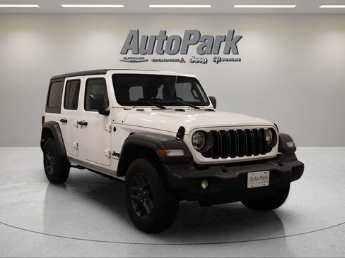 Used 2024 Jeep Wrangler Unlimited Sport AWD/4WD image 3