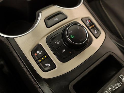 Used 2023 GMC Terrain Denali image 8