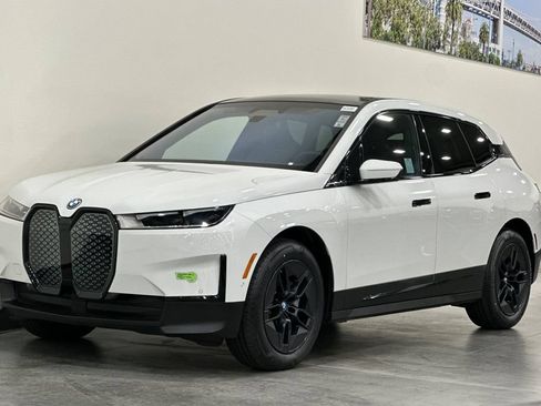 Used 2024 BMW iX xDrive50 AWD/4WD image 8