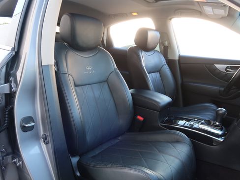 Used 2010 INFINITI FX35 2WD w/ Navigation Pkg image 13