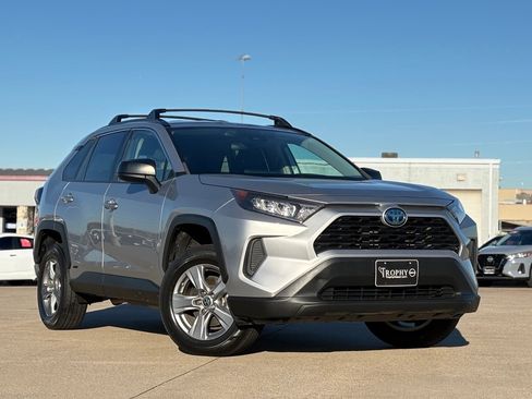 Used 2022 Toyota RAV4 LE image 2