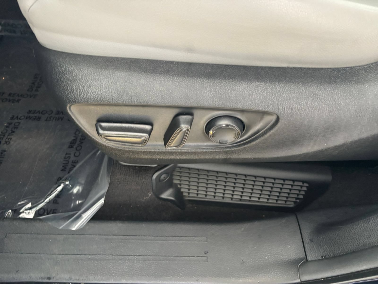 Used 2025 Toyota Sienna XLE FWD image 22