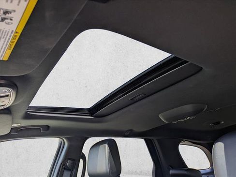 Used 2024 Dodge Durango GT RWD image 16