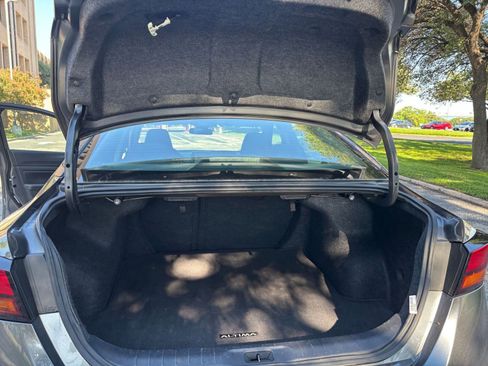 Used 2025 Nissan Altima 2.5 SV FWD image 25