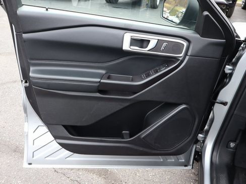 Used 2020 Ford Explorer XLT w/ Equipment Group 202A image 28