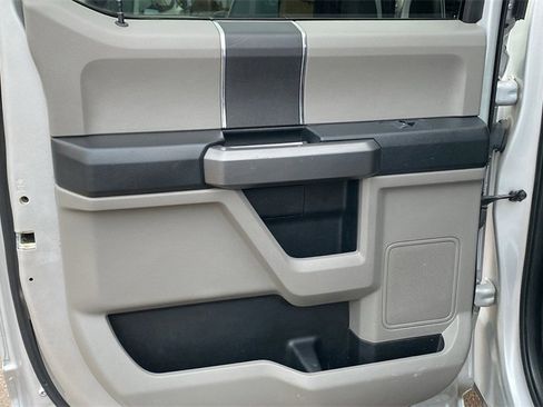 Used 2018 Ford F150 XLT image 12