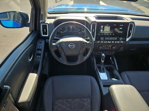 Used 2025 Nissan Frontier SV w/ SV Convenience Package AWD/4WD image 9