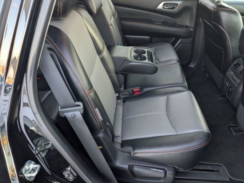 Used 2020 Nissan Pathfinder SL image 29