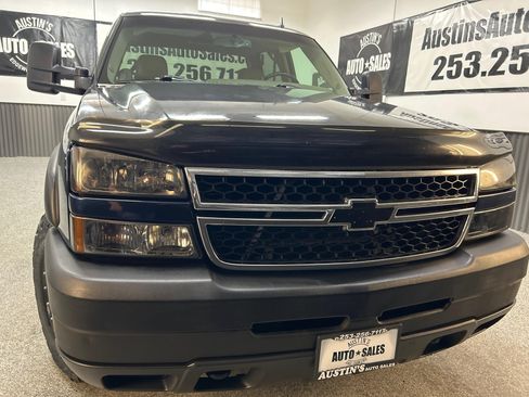 Used 2007 Chevrolet Silverado 2500 LT w/ Heavy-Duty Power Package AWD/4WD image 2
