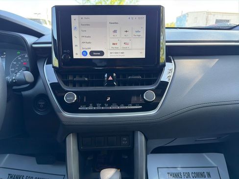 Used 2025 Toyota Corolla Cross AWD Hybrid w/ Moonroof Package image 20
