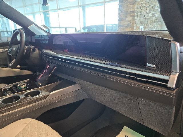 Used 2025 Cadillac Escalade ESV V AWD/4WD image 35