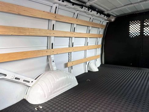 Used 2023 GMC Savana 2500 image 10