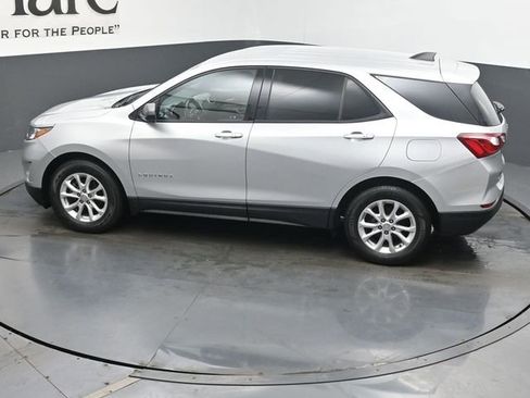 Used 2019 Chevrolet Equinox LS w/ LS Convenience Package FWD image 37