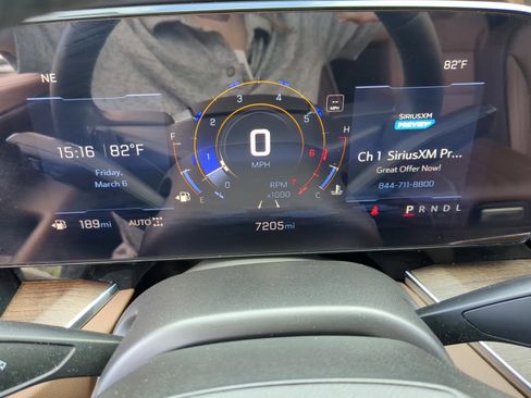 Used 2025 Chevrolet Suburban High Country image 17