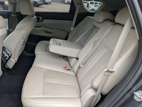 Used 2022 Kia Sorento S w/ Panoramic Sunroof Package FWD image 17