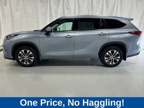 Used 2020 Toyota Highlander XLE AWD/4WD image 4