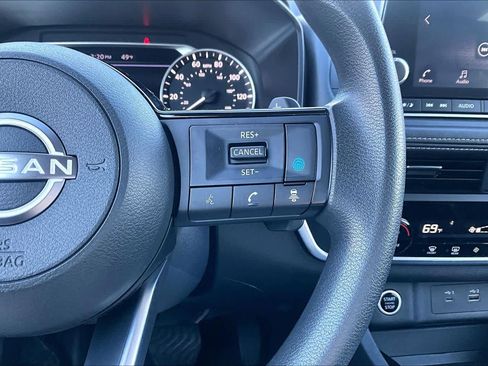 Used 2023 Nissan Rogue SV image 23