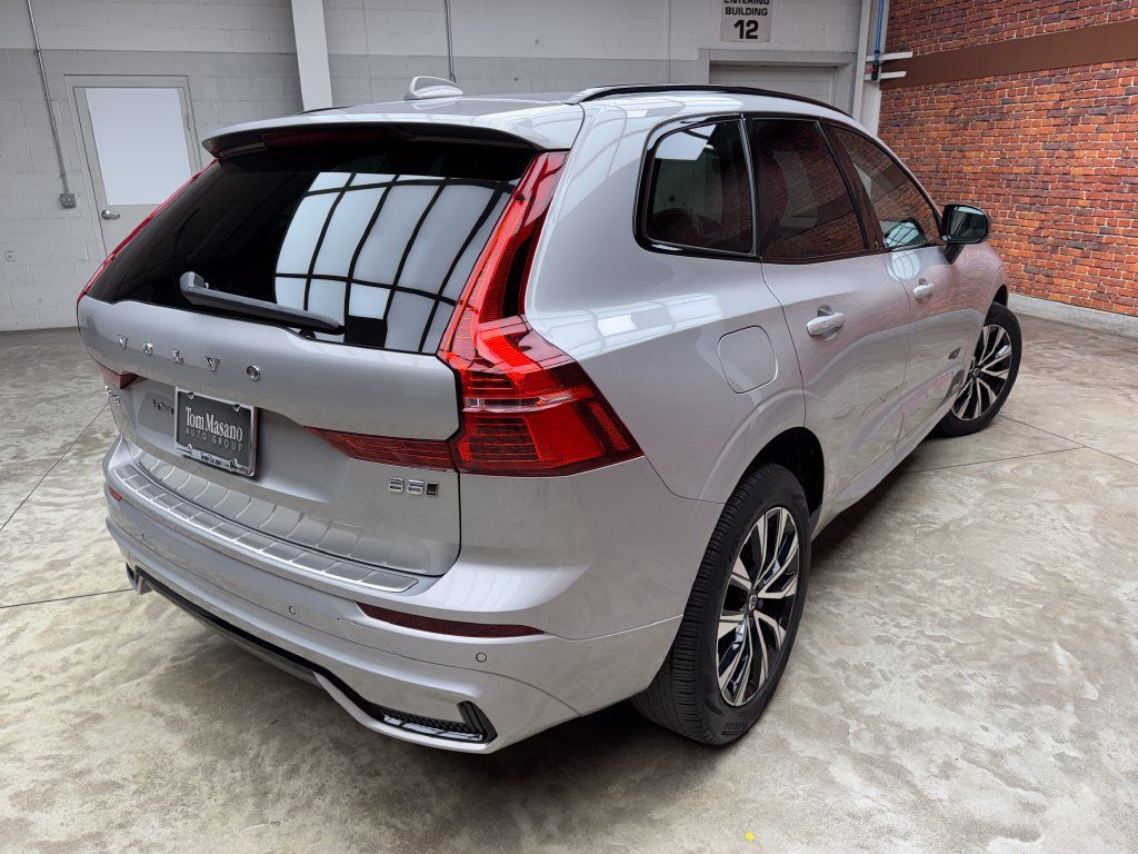 Used 2024 Volvo XC60 B5 Core w/ Protection Package Premier AWD/4WD image 5