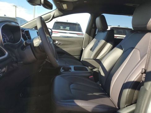 New 2026 Chrysler Pacifica Select FWD image 8