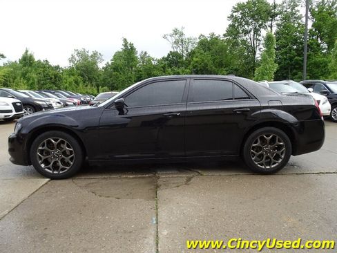 Used 2015 Chrysler 300 S AWD/4WD image 5