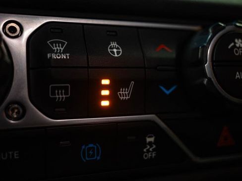 Used 2025 Jeep Wrangler Unlimited Sahara image 21