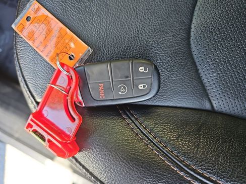 Certified 2023 Jeep Compass Limited image 33