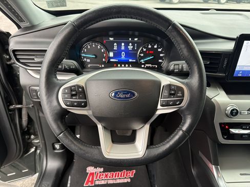 Used 2022 Ford Explorer XLT w/ Equipment Group 202A image 18