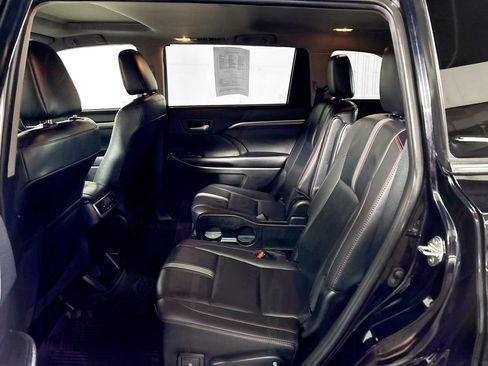 Used 2019 Toyota Highlander SE AWD/4WD image 19